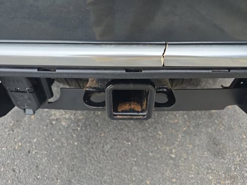 Used 2021 GMC Yukon XL Denali w/ Denali Premium Package image 14