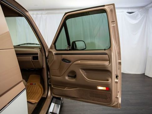 Used 1996 Ford Bronco XLT image 17