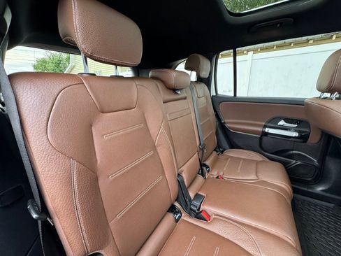 Used 2020 Mercedes-Benz GLB 250 4MATIC image 35