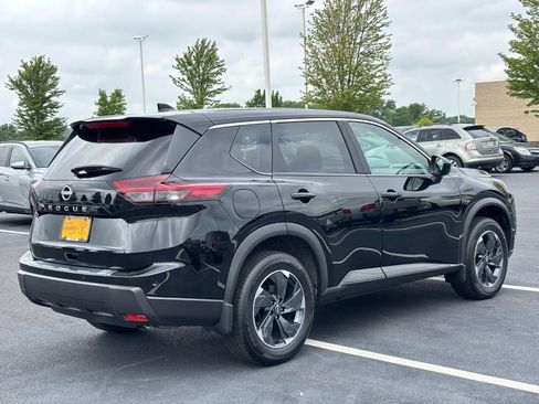 Used 2025 Nissan Rogue SV image 3