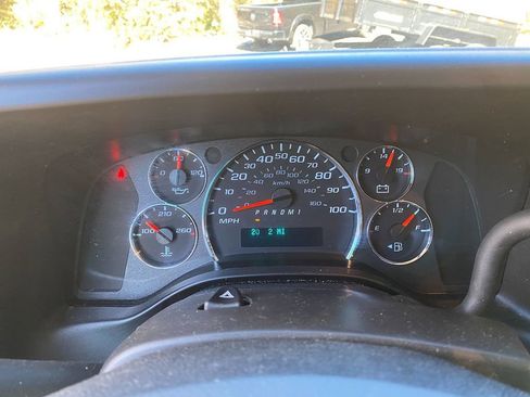 Used 2024 GMC Savana 2500 w/ Driver Convenience Package image 17