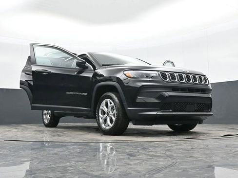 Used 2025 Jeep Compass Sport w/ Mopar Graphics Package AWD/4WD image 51