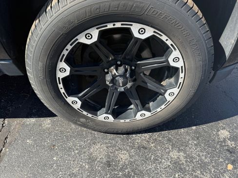 Used 2013 Chevrolet Avalanche LT w/ All-Star Edition image 15