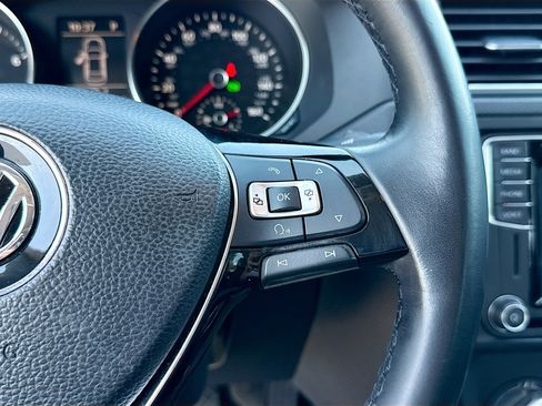 Used 2017 Volkswagen Jetta SE image 32