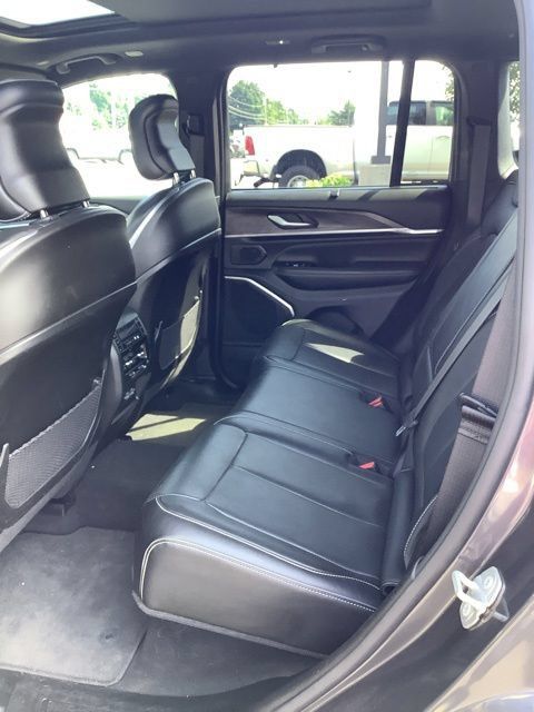 Certified 2023 Jeep Grand Cherokee Overland w/ Luxury Tech Group IV AWD/4WD image 18