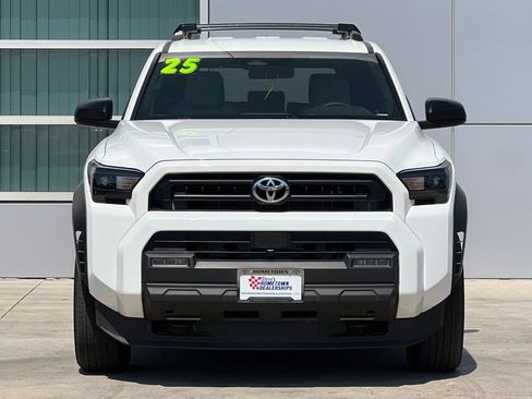 Certified 2025 Toyota 4Runner SR5 AWD/4WD image 6