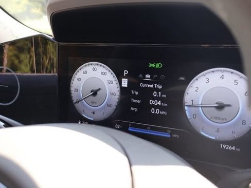 Used 2024 Hyundai Elantra SEL FWD image 14