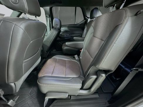 Used 2023 Chevrolet Traverse High Country w/ LPO, Floor Liner Package FWD image 31