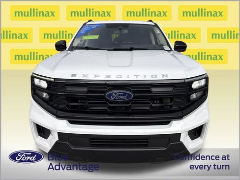 Used 2025 Ford Expedition Active RWD image 11