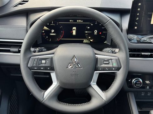 Used 2025 Mitsubishi Outlander SE image 19