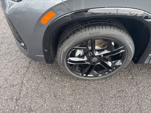 New 2025 Volkswagen Tiguan SE R-Line image 9