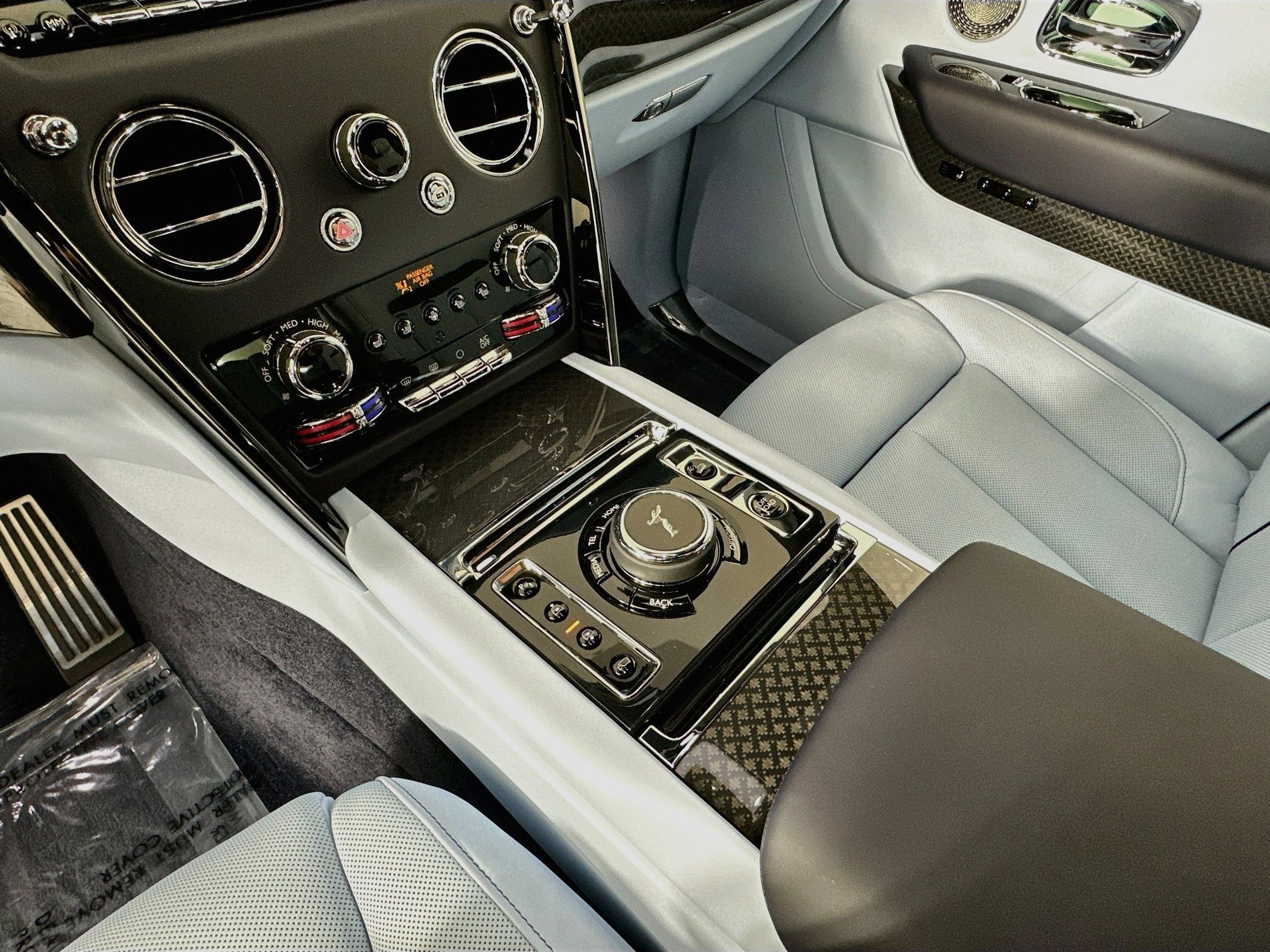 New 2027 Rolls-Royce Cullinan Black Badge AWD/4WD image 14