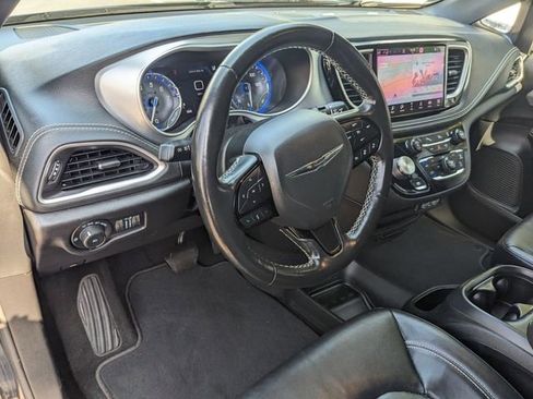 Certified 2021 Chrysler Pacifica Touring-L w/ S Appearance Package image 8