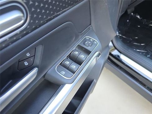 New 2026 Mercedes-Benz GLB 250 4MATIC image 21