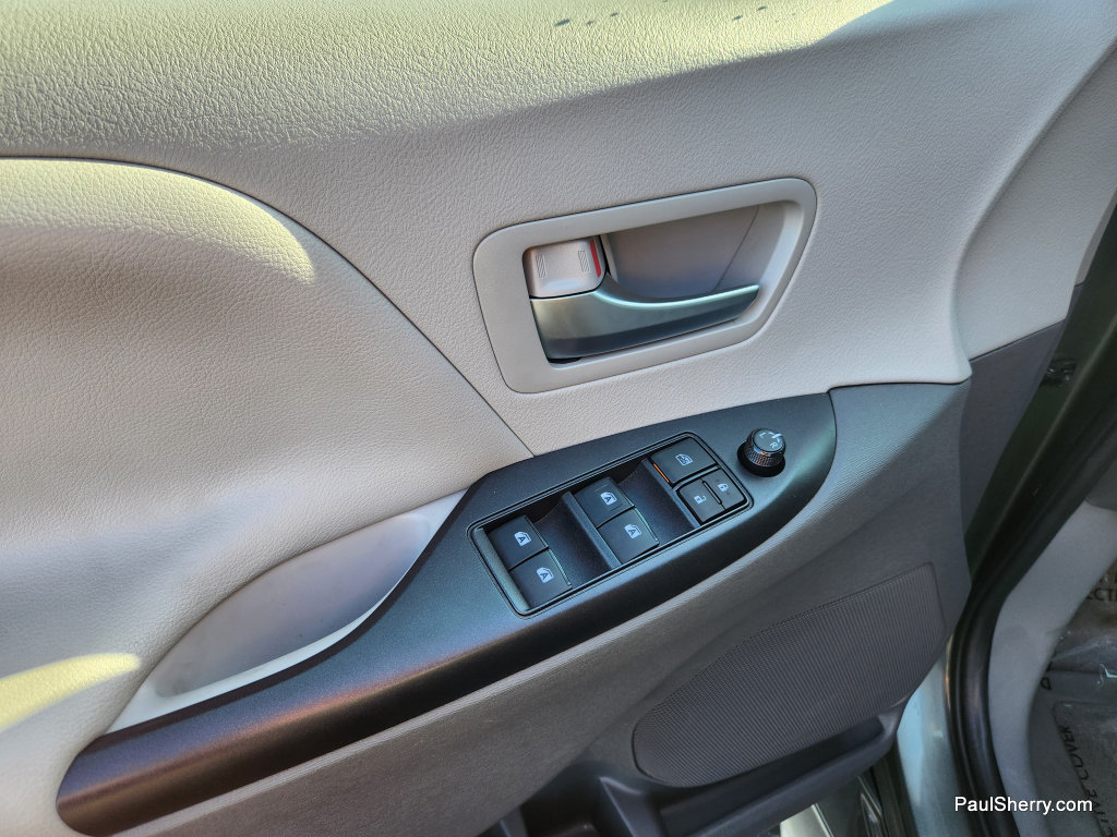 Used 2020 Toyota Sienna LE FWD image 34