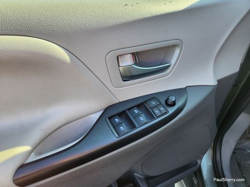 Used 2020 Toyota Sienna LE FWD image 34