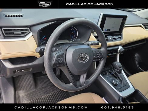 Used 2024 Toyota RAV4 LE AWD/4WD image 10