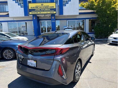 Used 2022 Toyota Prius Prime LE FWD image 32