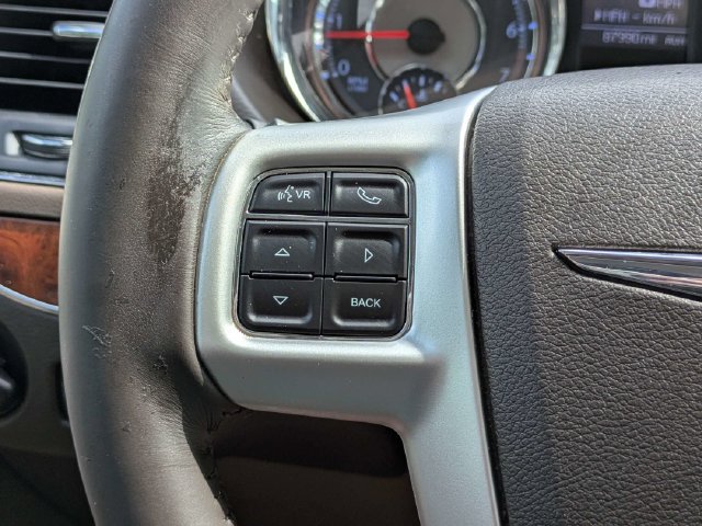Used 2015 Chrysler Town & Country Touring FWD image 31