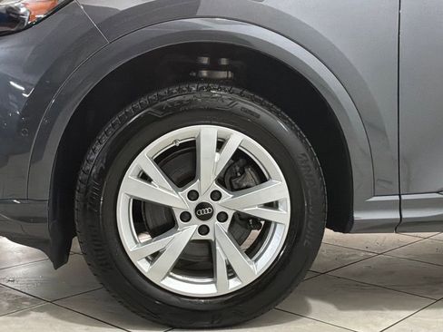 Used 2025 Audi Q5 Premium w/ Convenience Package image 16