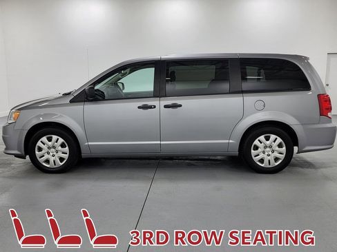 Used 2019 Dodge Grand Caravan SE w/ UConnect Hands-Free Group image 5