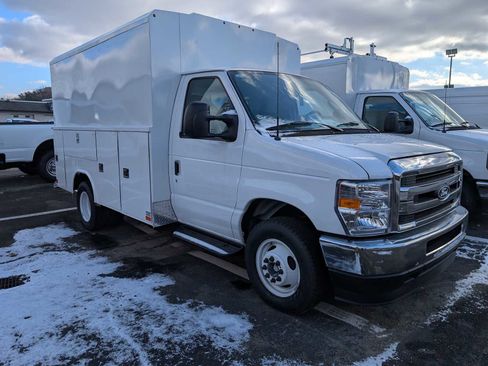 New 2026 Ford E-350 and Econoline 350 Super Duty w/ Interior Upgrade Package RWD image 6