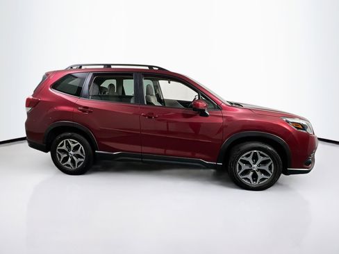 Used 2023 Subaru Forester Premium image 4
