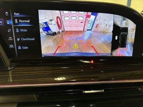 Used 2023 Cadillac Escalade Premium Luxury AWD/4WD image 15