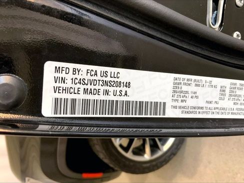 Used 2022 Jeep Wagoneer Series III w/ Premium Group I AWD/4WD image 8