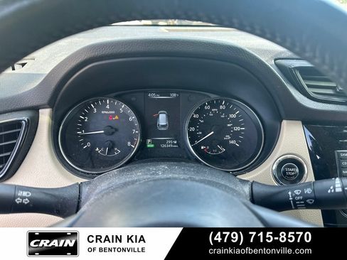 Used 2017 Nissan Rogue SV w/ SV Premium Package FWD image 19