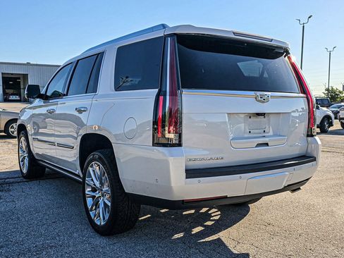 Used 2018 Cadillac Escalade Premium Luxury AWD/4WD image 4