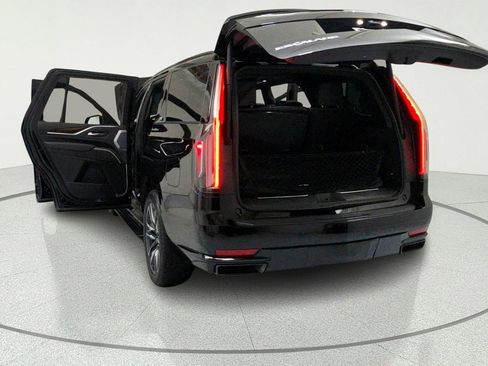 Used 2023 Cadillac Escalade Sport Platinum w/ Heavy-Duty Trailer Package AWD/4WD image 11