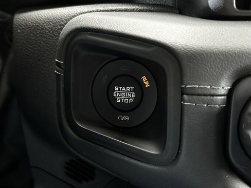 Used 2025 Jeep Wrangler Unlimited Sahara w/ Safety Group AWD/4WD image 23