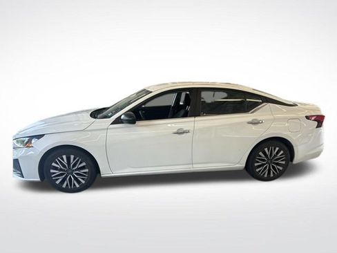 Used 2025 Nissan Altima 2.5 SV FWD image 19