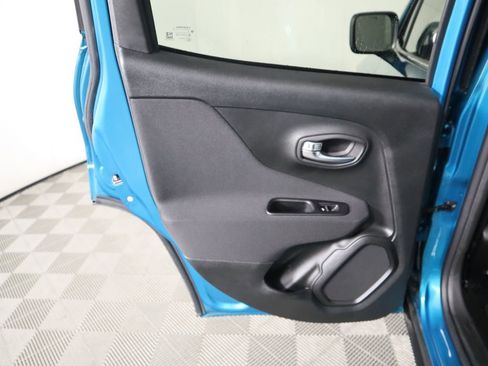 Used 2021 Jeep Renegade Latitude image 26