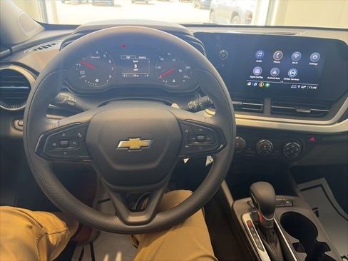 New 2026 Chevrolet Trax LS w/ LS Convenience Package FWD image 13