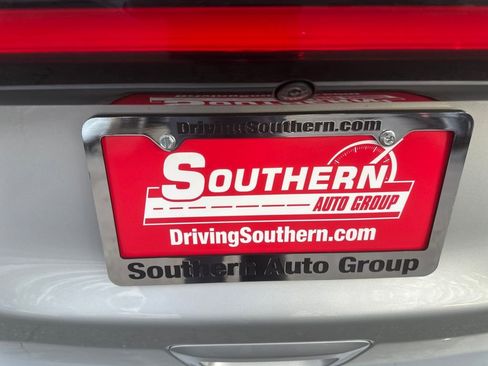 Used 2024 Chrysler Pacifica Touring-L FWD image 21