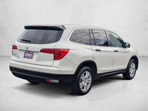 Certified 2017 Honda Pilot LX image 5