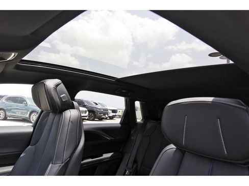 New 2026 Cadillac Lyriq Luxury AWD/4WD image 23