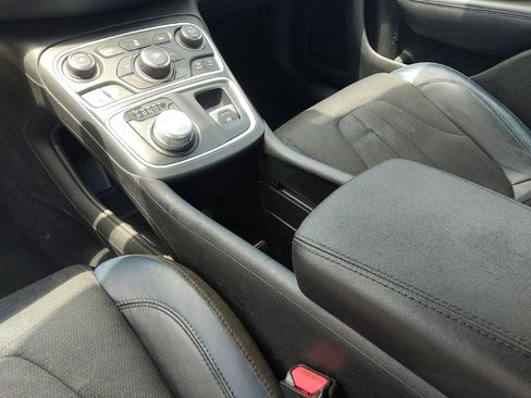 Used 2015 Chrysler 200 S image 26