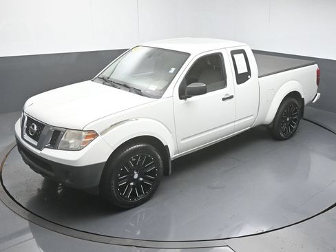 Used 2018 Nissan Frontier S RWD image 38