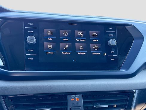 Used 2023 Volkswagen Taos SE w/ Panoramic Sunroof Package image 28