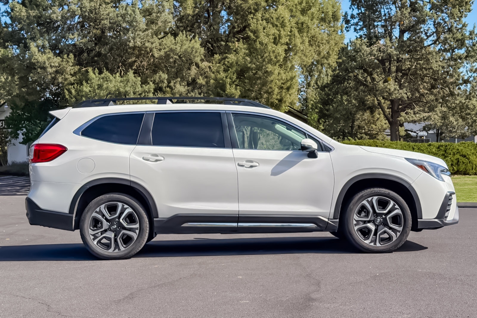 Used 2023 Subaru Ascent Limited AWD/4WD image 3