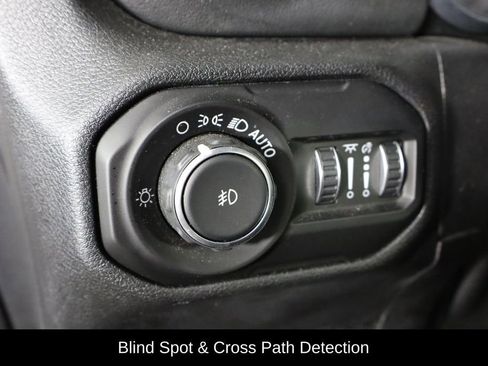 Used 2021 Jeep Wrangler Unlimited Sahara w/ Dual Top Group AWD/4WD image 22