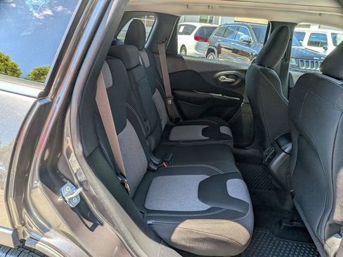 Used 2014 Jeep Cherokee Latitude w/ Comfort/Convenience Group AWD/4WD image 33
