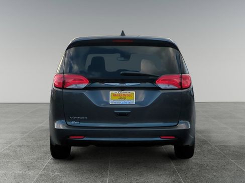 Used 2023 Chrysler Voyager LX FWD image 4