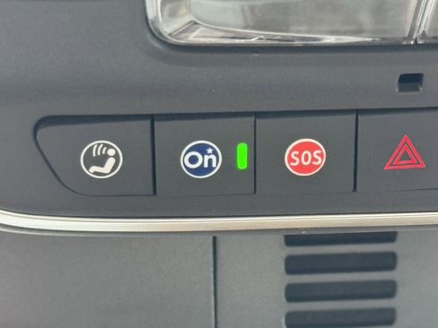 Used 2024 Chevrolet Traverse RS image 21