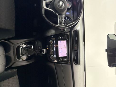 Used 2018 Nissan Rogue SV w/ Premium Package FWD image 23