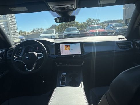 Used 2025 Volkswagen Atlas Cross Sport SE image 18