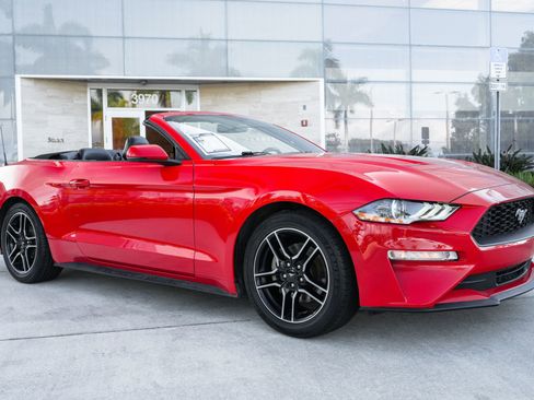 Used 2020 Ford Mustang Premium image 4